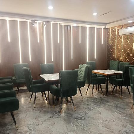 Ceremony Hotel And Banquets Faridabad Εξωτερικό φωτογραφία