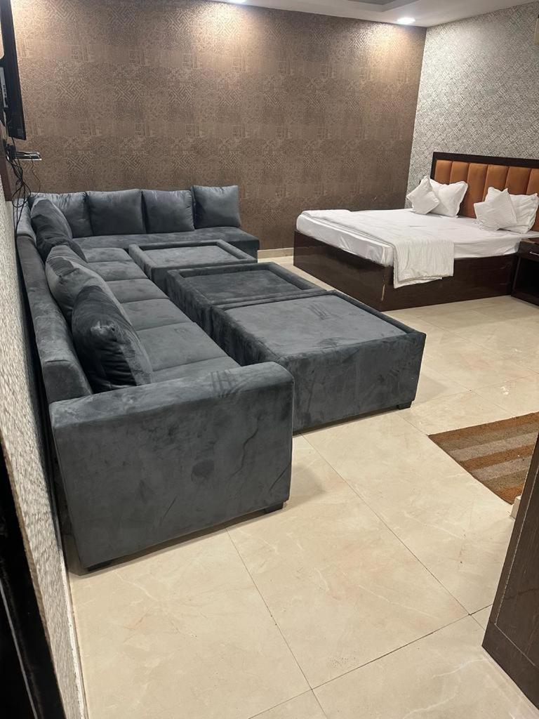 Ceremony Hotel And Banquets Faridabad Εξωτερικό φωτογραφία